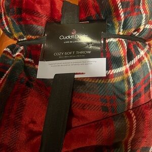 Cuddl Duds Red and White Plaid Throw Blanket